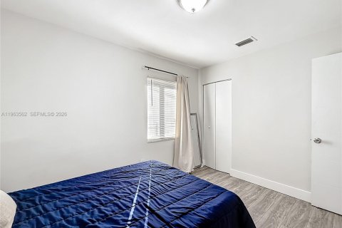 House in Miami, Florida 2 bedrooms, 69.12 sq.m. № 2031830 - photo 14