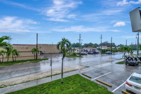 Condo in Miami, Florida, 1 bedroom  № 1893274 - photo 10