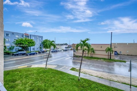 Condo in Miami, Florida, 1 bedroom  № 1893274 - photo 11
