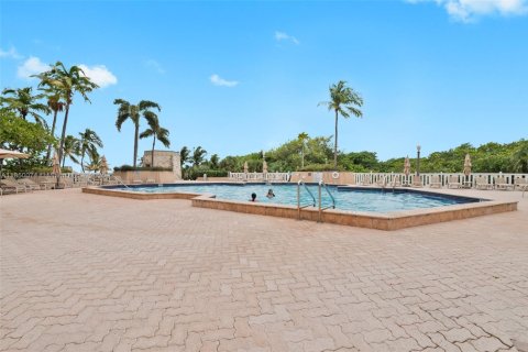 Condo in Key Biscayne, Florida, 2 bedrooms  № 1961813 - photo 20