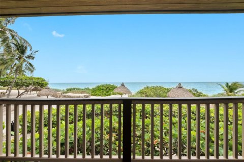 Condo in Key Biscayne, Florida, 2 bedrooms  № 1961813 - photo 17