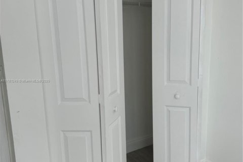 Снять в аренду кондоминиум в Майами, Флорида 2 спальни, 78.97м2, № 2034621 - фото 5