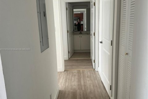 Снять в аренду кондоминиум в Майами, Флорида 2 спальни, 78.97м2, № 2034621 - фото 9