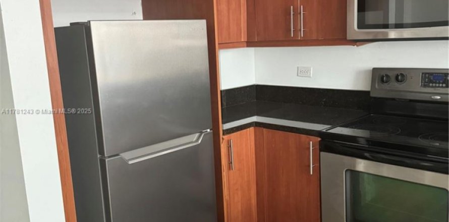 Кондоминиум с 2 спальнями в Майами, Флорида № 2034621