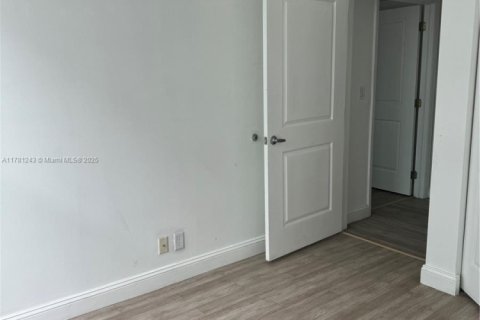 Снять в аренду кондоминиум в Майами, Флорида 2 спальни, 78.97м2, № 2034621 - фото 6