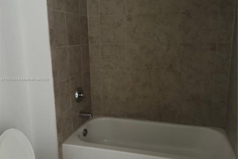 Снять в аренду кондоминиум в Майами, Флорида 2 спальни, 78.97м2, № 2034621 - фото 4