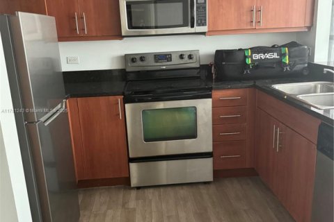 Снять в аренду кондоминиум в Майами, Флорида 2 спальни, 78.97м2, № 2034621 - фото 2