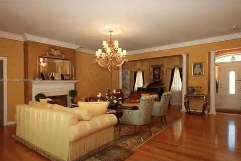 Casa en venta en Coral Gables, Florida, 5 dormitorios, 420.1 m2 № 1948035 - foto 3