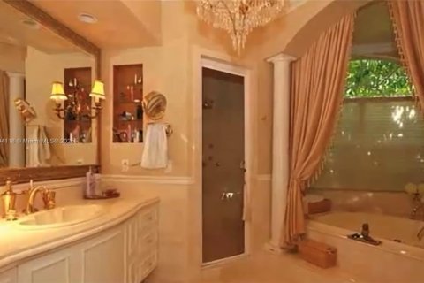 Casa en venta en Coral Gables, Florida, 5 dormitorios, 420.1 m2 № 1948035 - foto 5