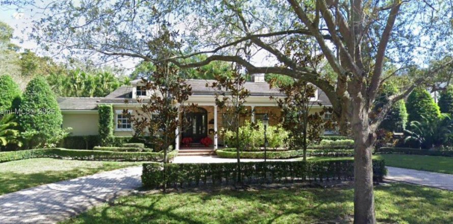 Casa en Coral Gables, Florida 5 dormitorios, 420.1 m2 № 1948035