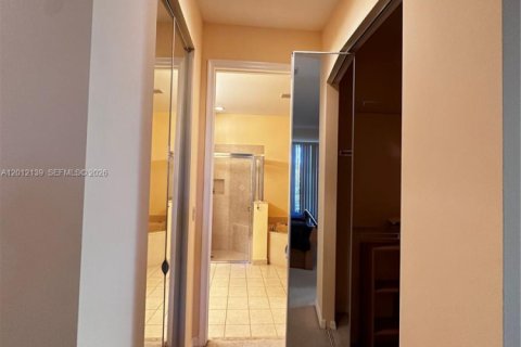 Villa ou maison à louer à St. Lucie, Floride: 3 chambres, 137.68 m2 № 2171125 - photo 4