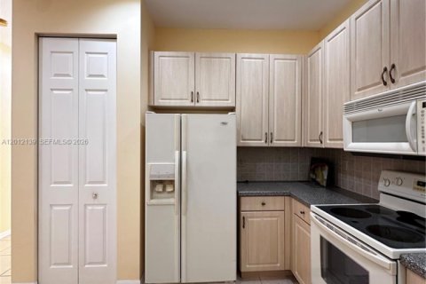 Villa ou maison à louer à St. Lucie, Floride: 3 chambres, 137.68 m2 № 2171125 - photo 2