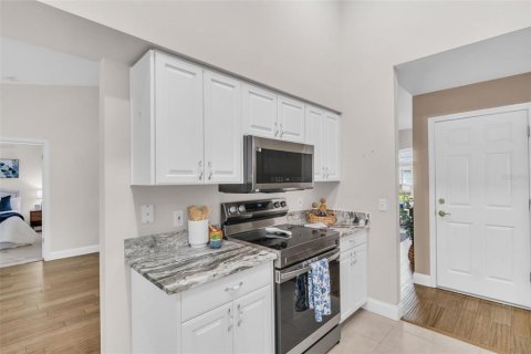 House in Trinity, Florida 2 bedrooms, 148.09 sq.m. № 1900059 - photo 11