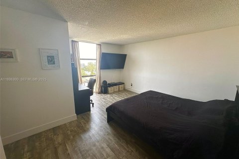 Copropriété à vendre à North Miami, Floride: 2 chambres, 97.55 m2 № 2088443 - photo 18