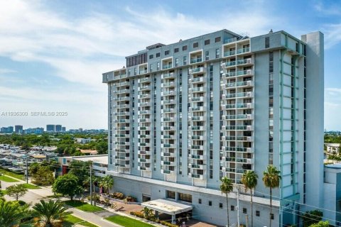 Condo à North Miami, Floride, 2 chambres  № 2088443