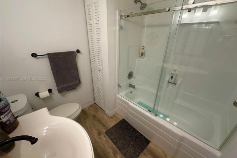 Copropriété à vendre à North Miami, Floride: 2 chambres, 97.55 m2 № 2088443 - photo 9