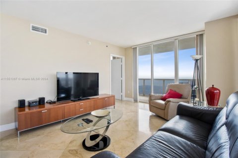 Copropriété à louer à Hallandale Beach, Floride: 2 chambres, 135.45 m2 № 1067442 - photo 1