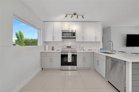 Villa ou maison à vendre à Fort Lauderdale, Floride: 3 chambres, 98.01 m2 № 2422508 - photo 19