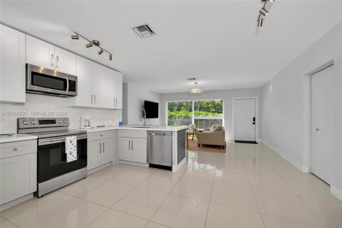 Villa ou maison à vendre à Fort Lauderdale, Floride: 3 chambres, 98.01 m2 № 2422508 - photo 22