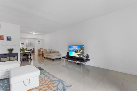 Condominio en alquiler en Bay Harbor Islands, Florida, 2 dormitorios, 101.45 m2 № 1922057 - foto 22