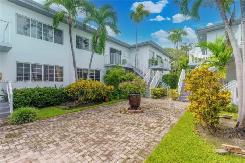 Condominio en alquiler en Bay Harbor Islands, Florida, 2 dormitorios, 101.45 m2 № 1922057 - foto 18