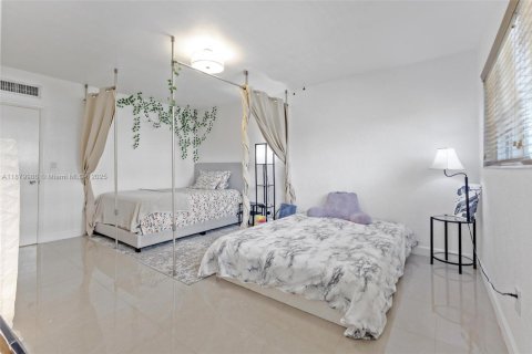 Condominio en alquiler en Bay Harbor Islands, Florida, 2 dormitorios, 101.45 m2 № 1922057 - foto 6