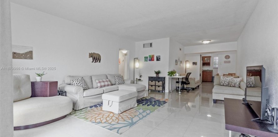 Condominio en Bay Harbor Islands, Florida, 2 dormitorios № 1922057