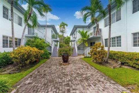 Condominio en alquiler en Bay Harbor Islands, Florida, 2 dormitorios, 101.45 m2 № 1922057 - foto 17