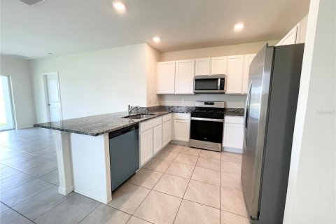 Casa en alquiler en Zephyrhills, Florida, 3 dormitorios, 147.16 m2 № 2150127 - foto 5