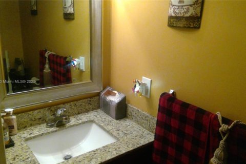 House in Pembroke Pines, Florida 3 bedrooms, 179.77 sq.m. № 1716250 - photo 14