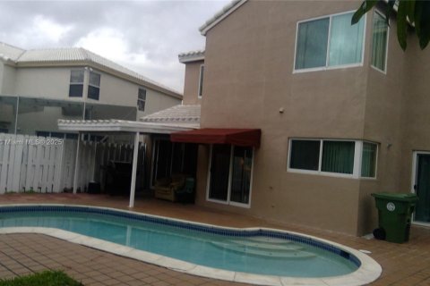 House in Pembroke Pines, Florida 3 bedrooms, 179.77 sq.m. № 1716250 - photo 17