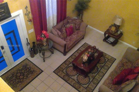 House in Pembroke Pines, Florida 3 bedrooms, 179.77 sq.m. № 1716250 - photo 2