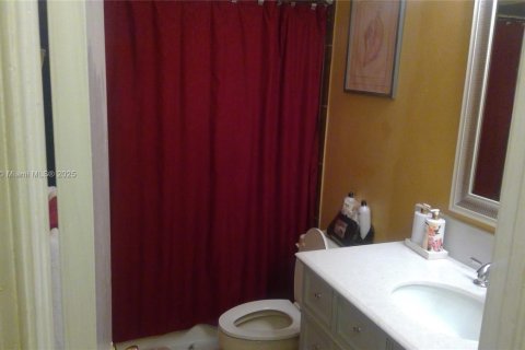 House in Pembroke Pines, Florida 3 bedrooms, 179.77 sq.m. № 1716250 - photo 7