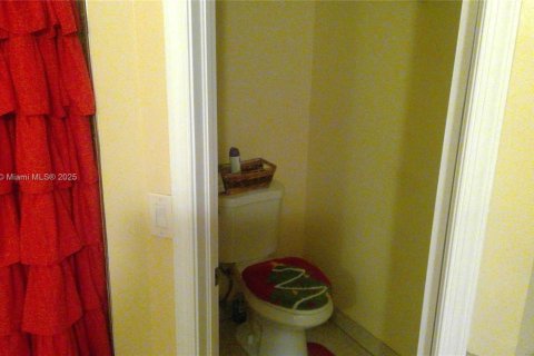 House in Pembroke Pines, Florida 3 bedrooms, 179.77 sq.m. № 1716250 - photo 5