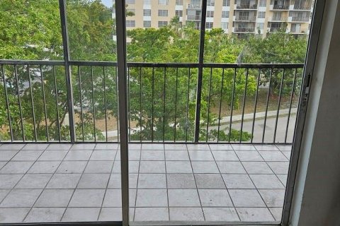 Condominio en venta en Lauderhill, Florida, 2 dormitorios, 102.75 m2 № 1179564 - foto 1