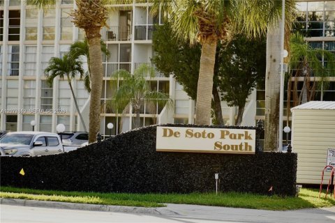 Condo à Hallandale Beach, Floride, 2 chambres № 2320312