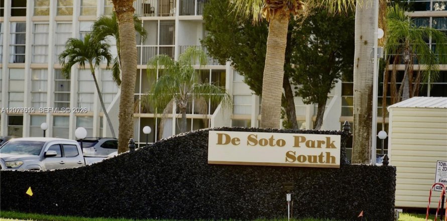 Condo à Hallandale Beach, Floride, 2 chambres  № 2320312
