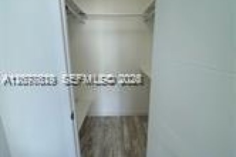 Copropriété à louer à Hallandale Beach, Floride: 2 chambres, 85.84 m2 № 2320312 - photo 16