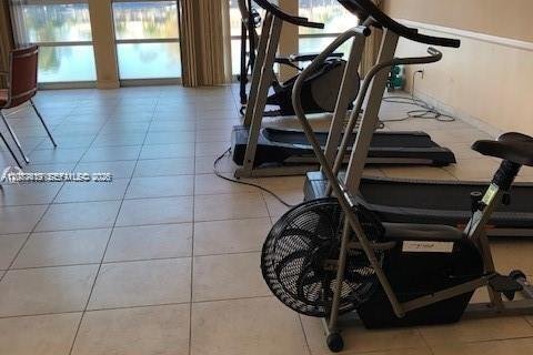 Copropriété à louer à Hallandale Beach, Floride: 2 chambres, 85.84 m2 № 2320312 - photo 6
