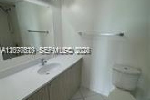 Copropriété à louer à Hallandale Beach, Floride: 2 chambres, 85.84 m2 № 2320312 - photo 12