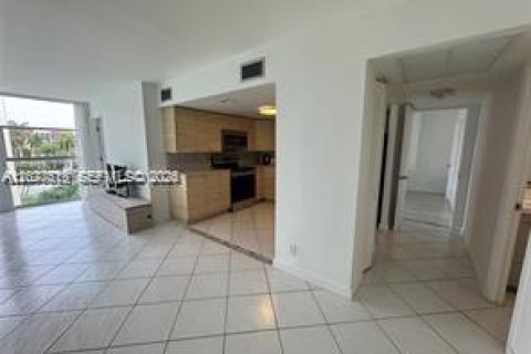 Copropriété à louer à Hallandale Beach, Floride: 2 chambres, 85.84 m2 № 2320312 - photo 10