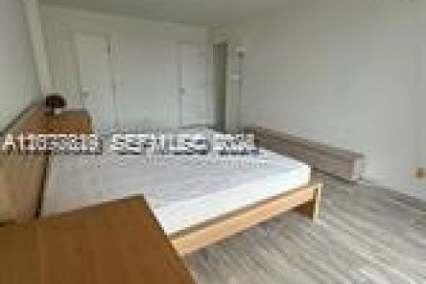 Copropriété à louer à Hallandale Beach, Floride: 2 chambres, 85.84 m2 № 2320312 - photo 18
