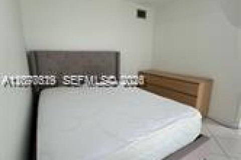 Copropriété à louer à Hallandale Beach, Floride: 2 chambres, 85.84 m2 № 2320312 - photo 21