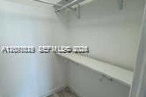 Copropriété à louer à Hallandale Beach, Floride: 2 chambres, 85.84 m2 № 2320312 - photo 17