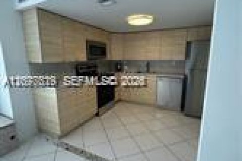 Copropriété à louer à Hallandale Beach, Floride: 2 chambres, 85.84 m2 № 2320312 - photo 8