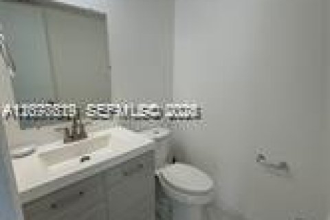 Copropriété à louer à Hallandale Beach, Floride: 2 chambres, 85.84 m2 № 2320312 - photo 19