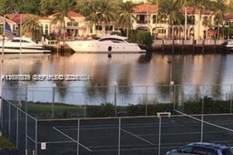 Copropriété à louer à Hallandale Beach, Floride: 2 chambres, 85.84 m2 № 2320312 - photo 2