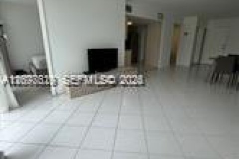 Copropriété à louer à Hallandale Beach, Floride: 2 chambres, 85.84 m2 № 2320312 - photo 11