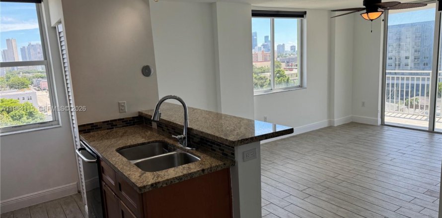 Condominio en Miami, Florida, 2 dormitorios  № 2026424