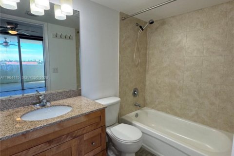 Condominio en alquiler en Miami, Florida, 2 dormitorios, 78.87 m2 № 2026424 - foto 8